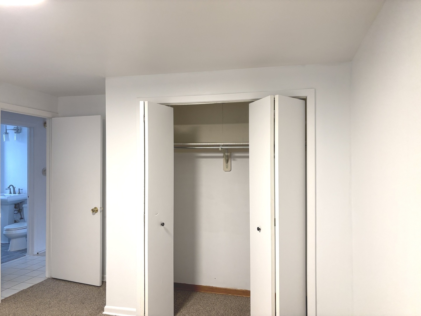 5700 W Montrose Avenue 1-c Property Photo 25