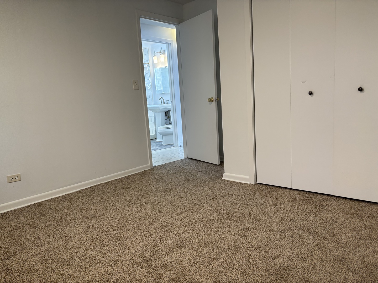5700 W Montrose Avenue 1-c Property Photo 28