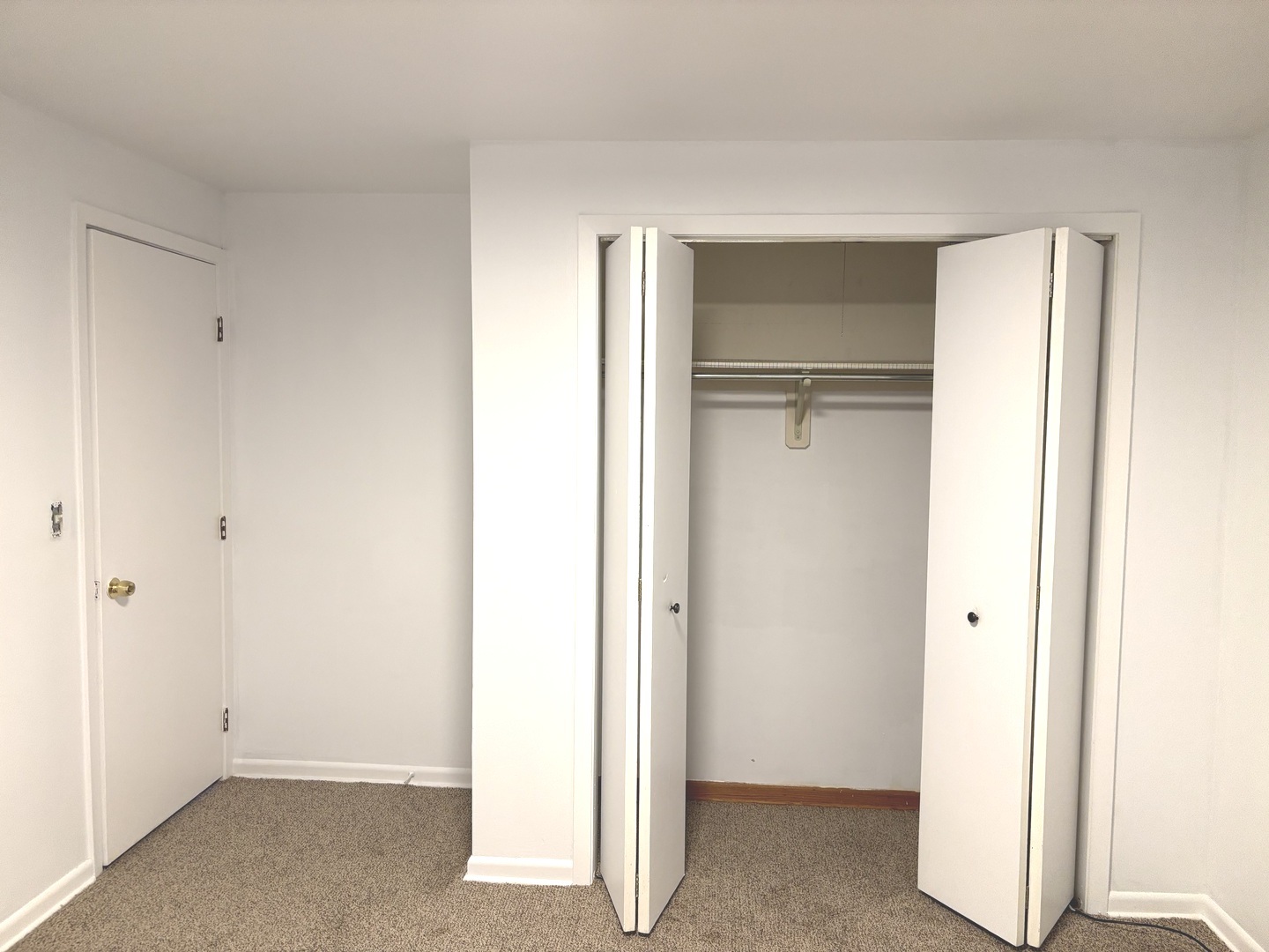 5700 W Montrose Avenue 1-c Property Photo 29