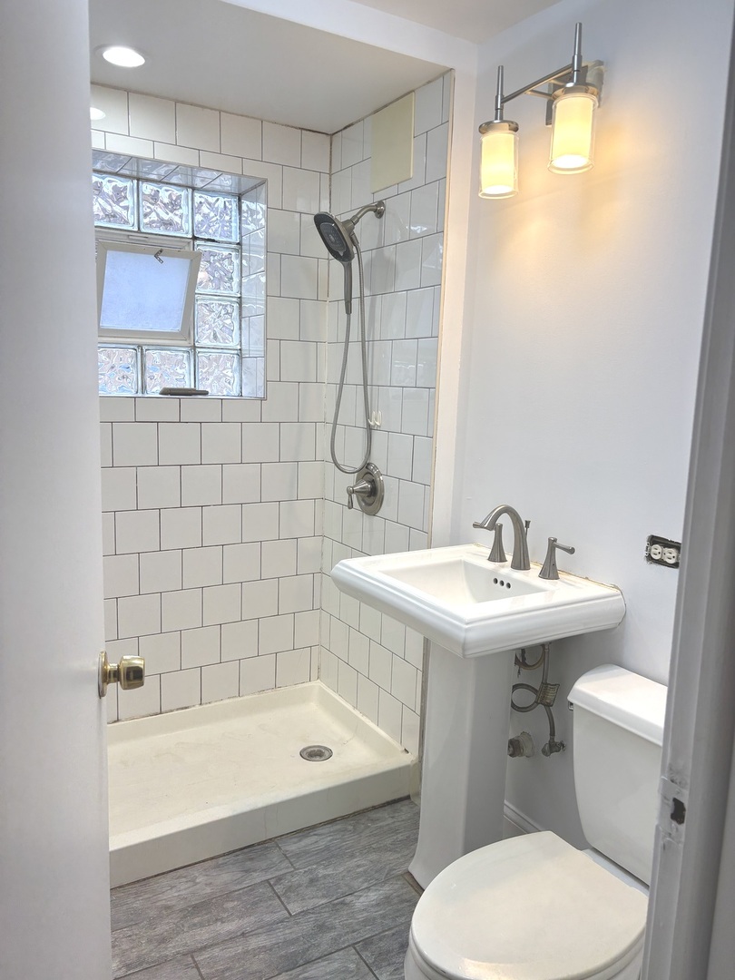 5700 W Montrose Avenue 1-c Property Photo 30