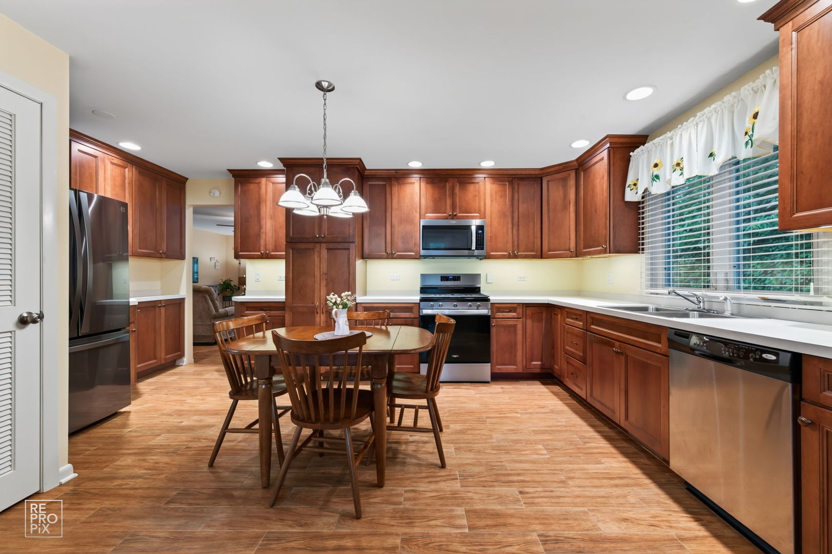 606 Banbury Court Property Photo 7