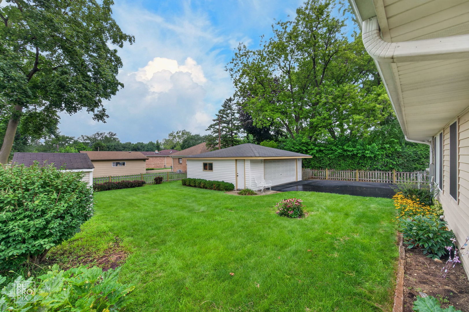 606 Banbury Court Property Photo 25