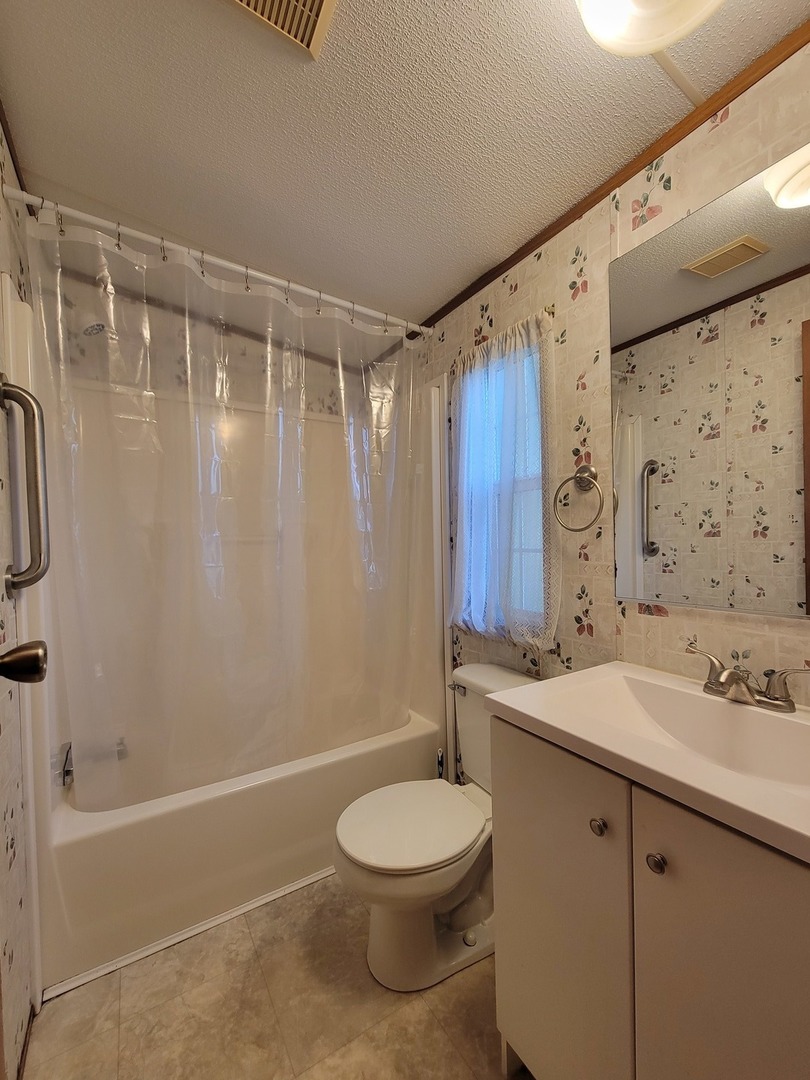 181 W Wall Street Property Photo 22