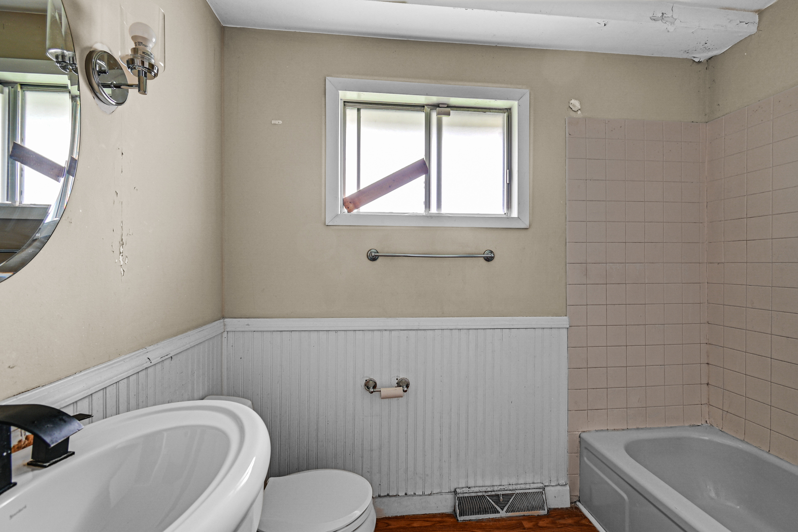 16410 Laura Lane Property Photo 6