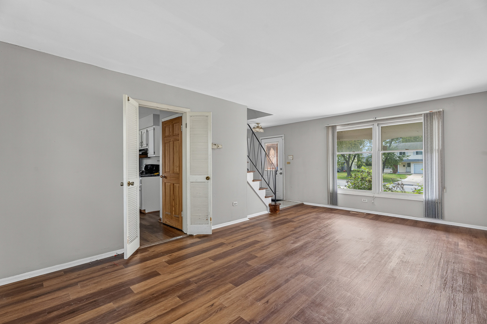 815 Blackhawk Drive Property Photo 3