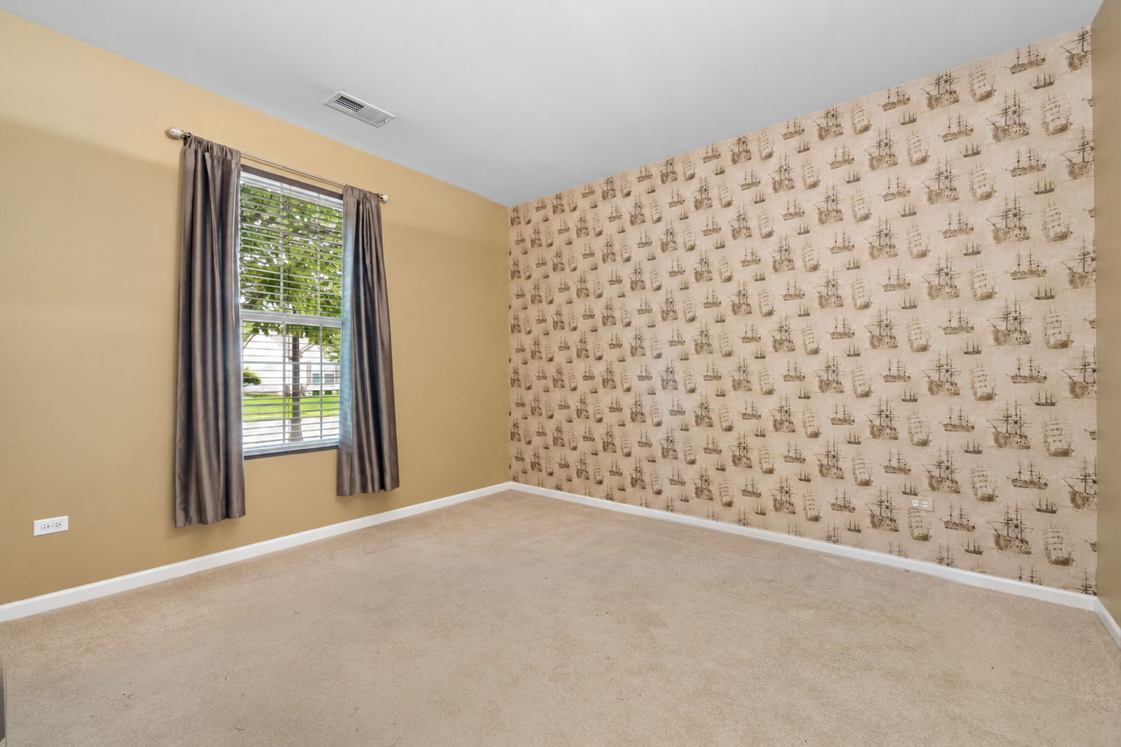 305 National Drive Property Photo 16