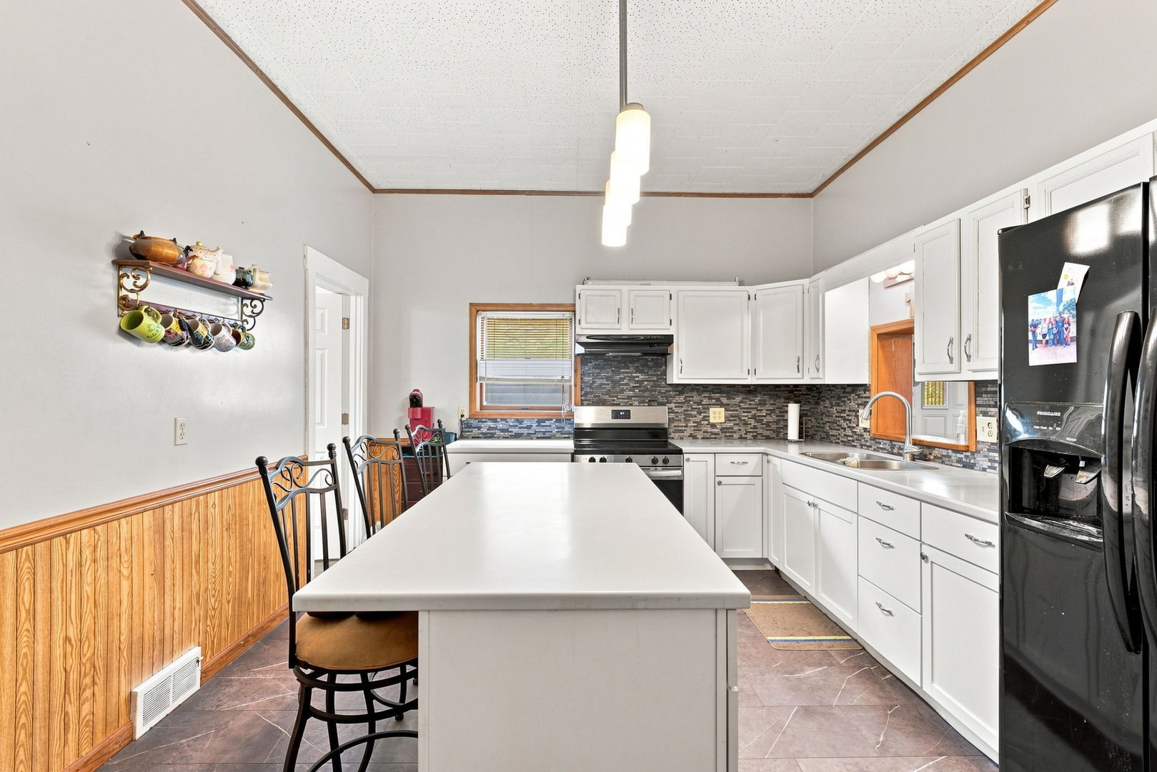 201 4th Street Property Photo 7