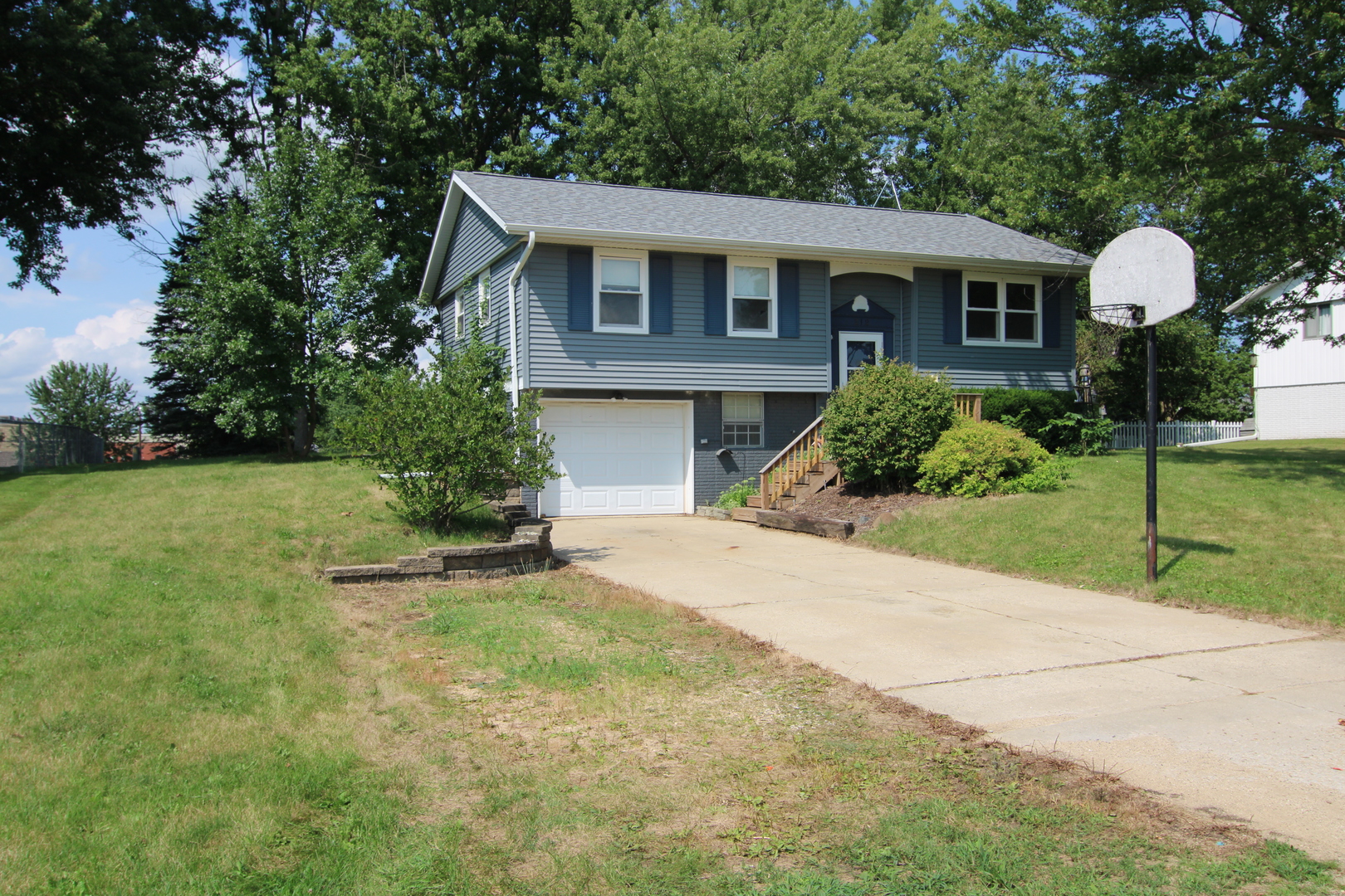212 Valley View Drive Property Photo 1
