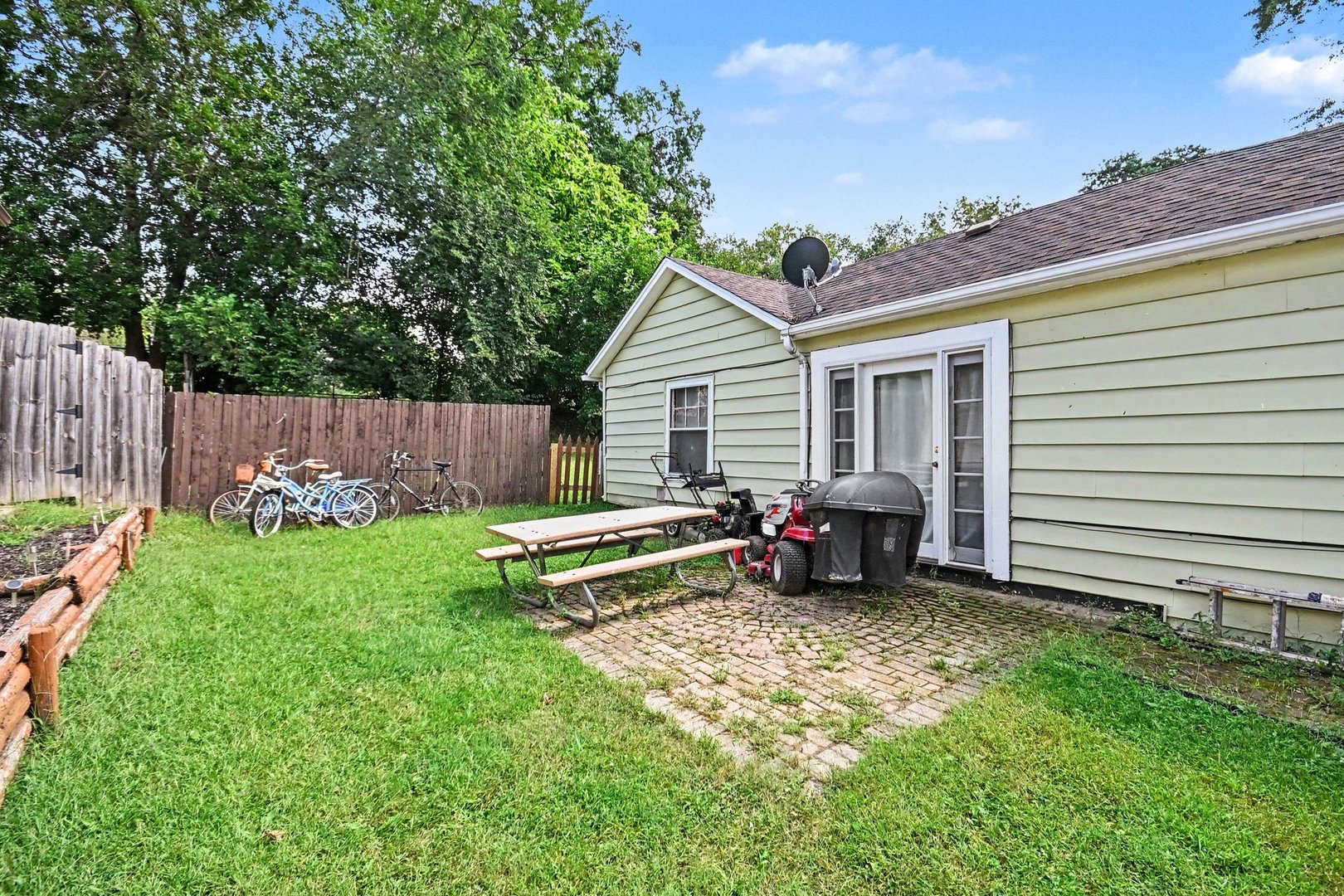 404 N River Street Property Photo 17
