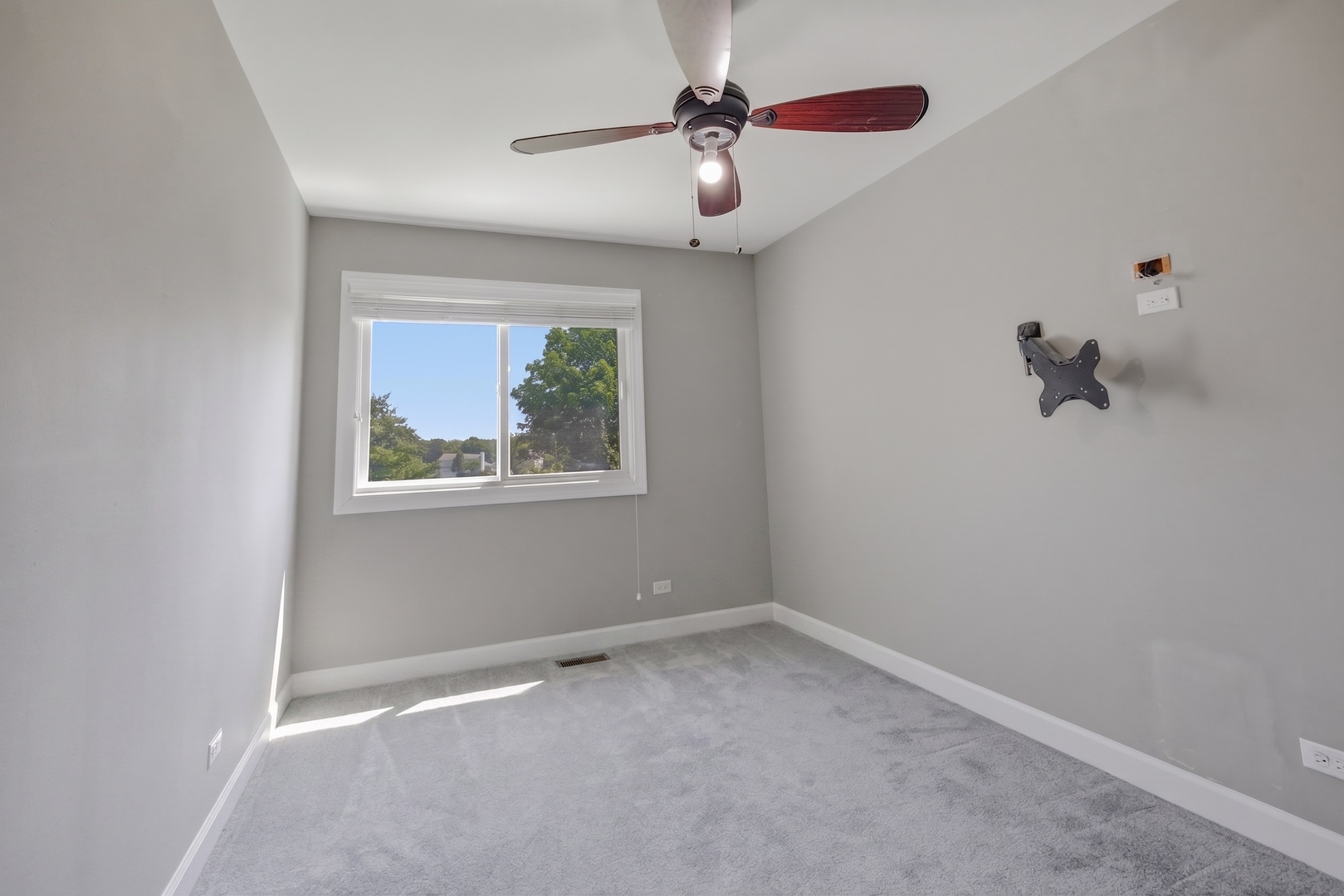 635 N Brookdale Drive Property Photo 11