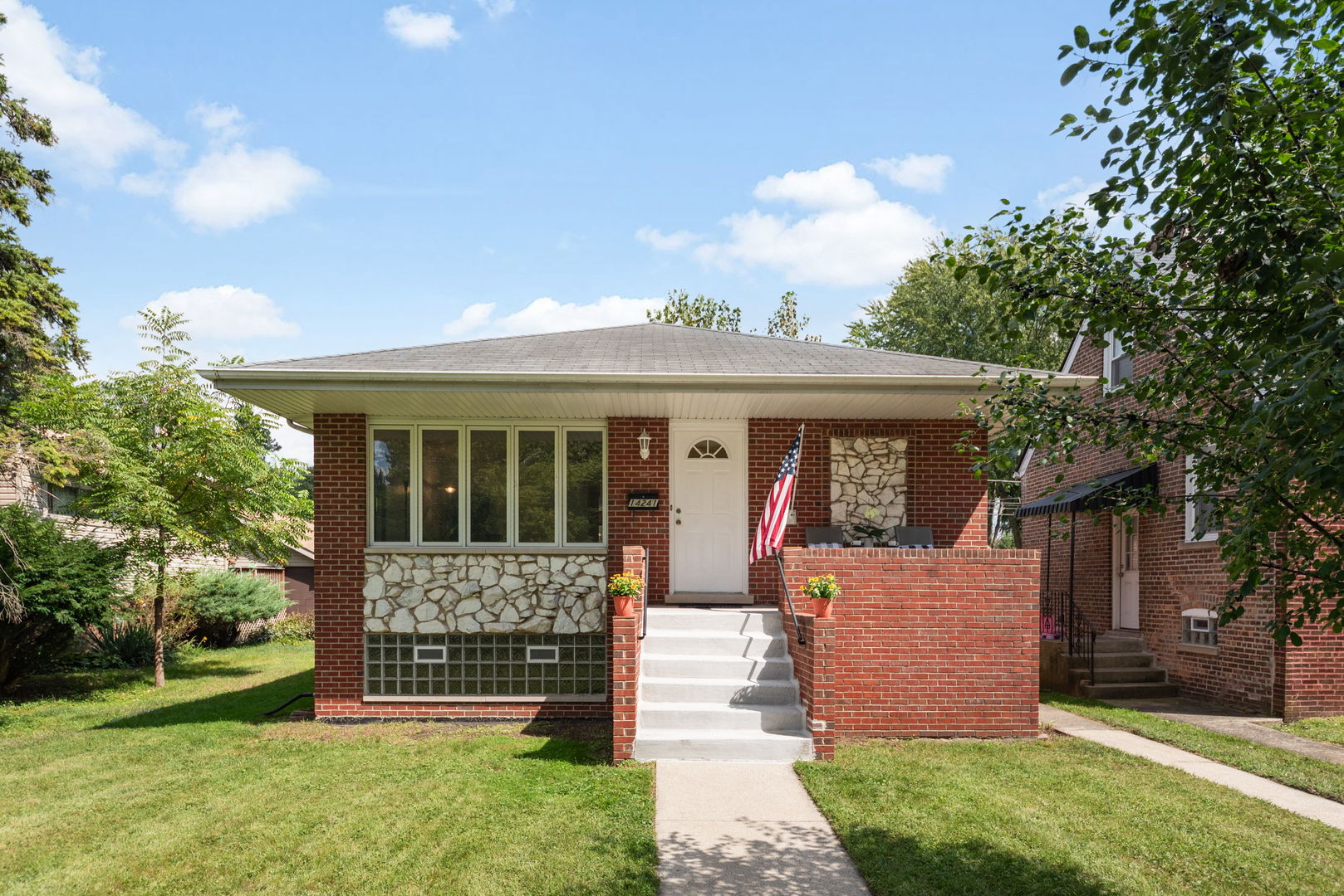 14241 S Mackinaw Avenue Property Photo 2