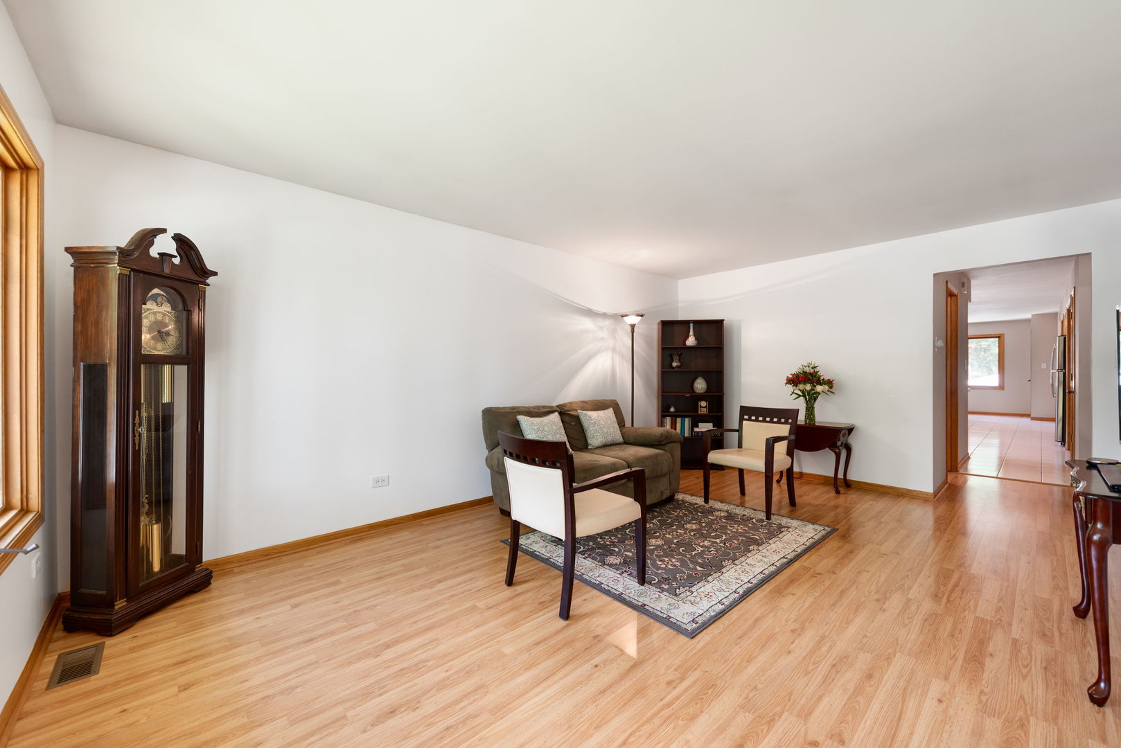 14241 S Mackinaw Avenue Property Photo 4