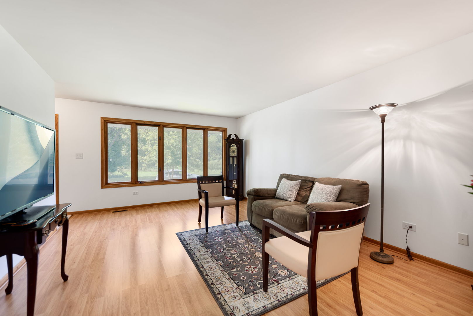 14241 S Mackinaw Avenue Property Photo 5