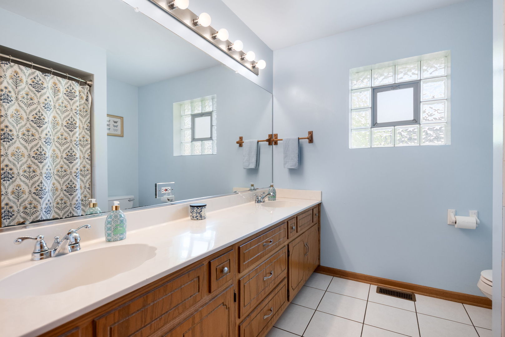 14241 S Mackinaw Avenue Property Photo 6