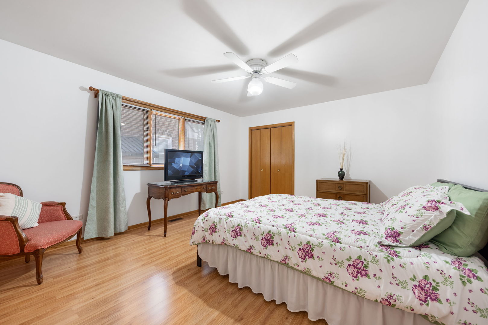 14241 S Mackinaw Avenue Property Photo 7