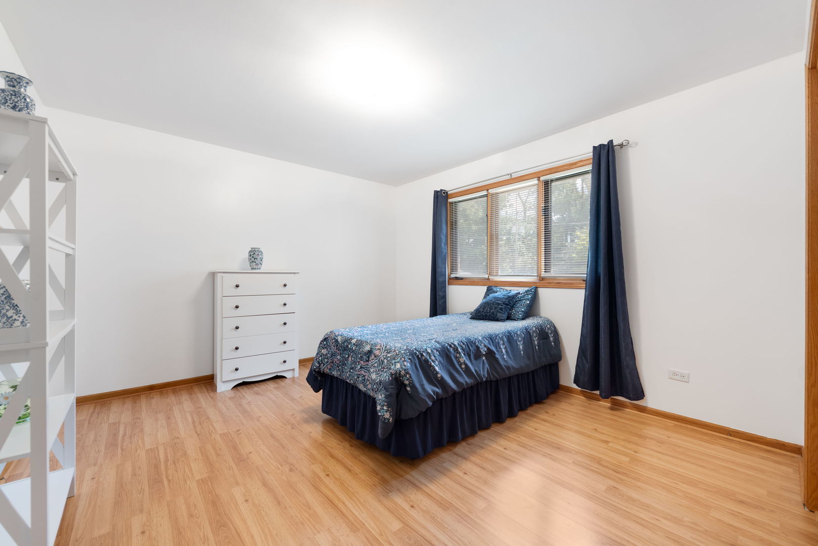 14241 S Mackinaw Avenue Property Photo 8