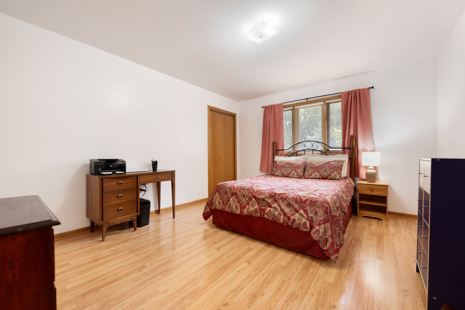 14241 S Mackinaw Avenue Property Photo 9