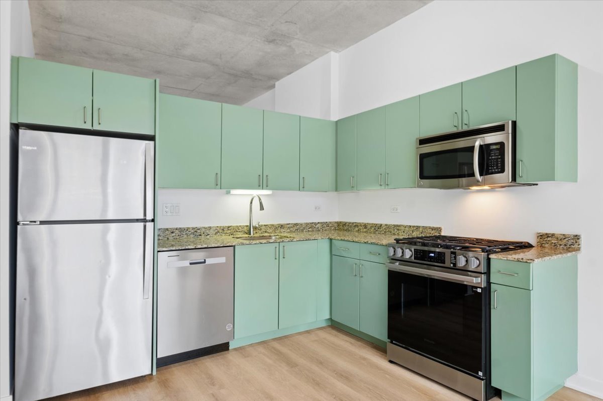 235 W Van Buren Street 1518 Property Photo 8