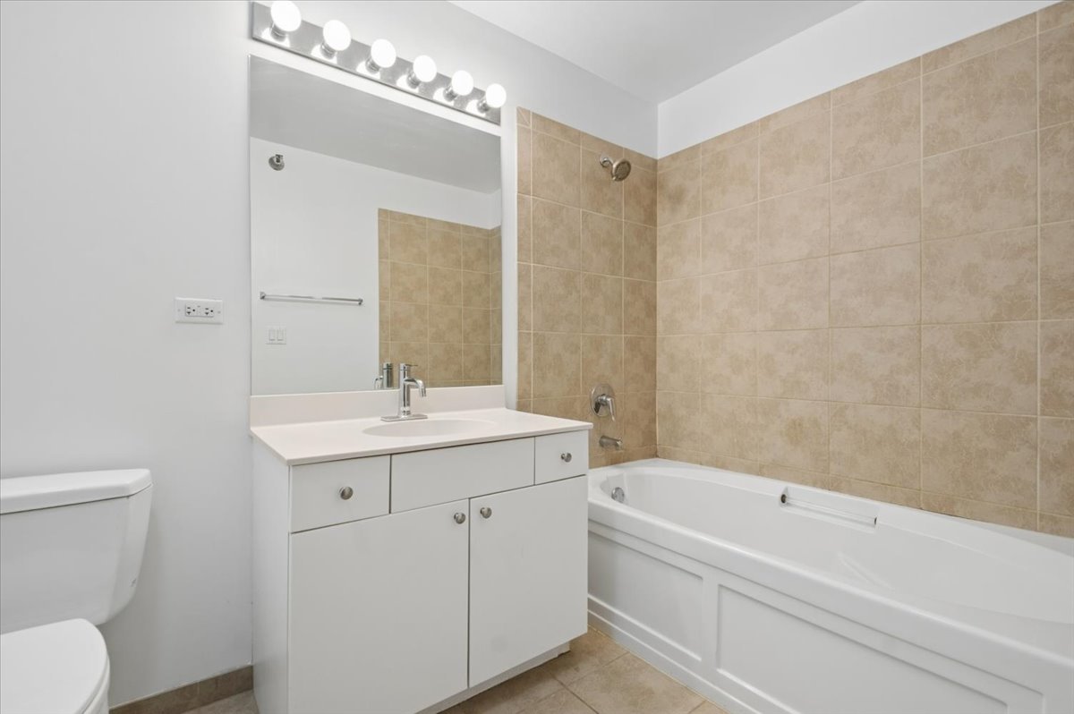 235 W Van Buren Street 1518 Property Photo 10