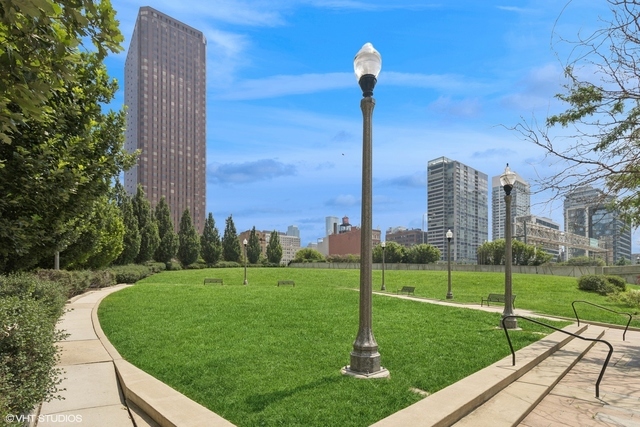 235 W Van Buren Street 1518 Property Photo 16