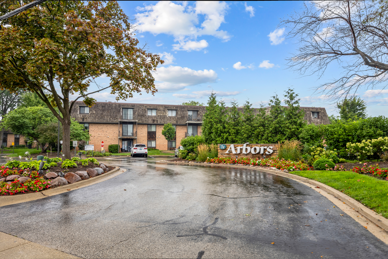 1 Oak Creek Drive 2303