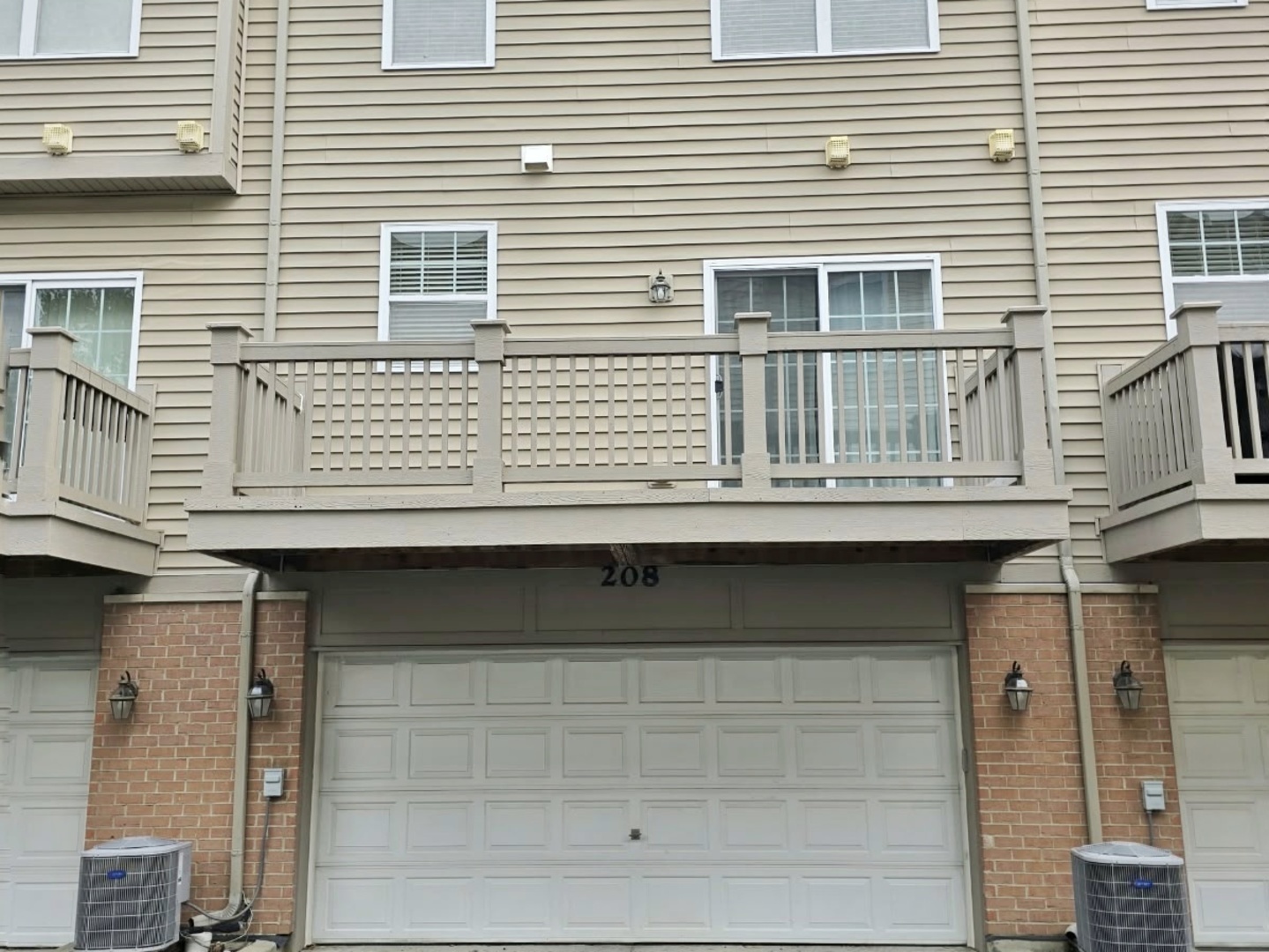 208 Wildflower Street Property Photo 5