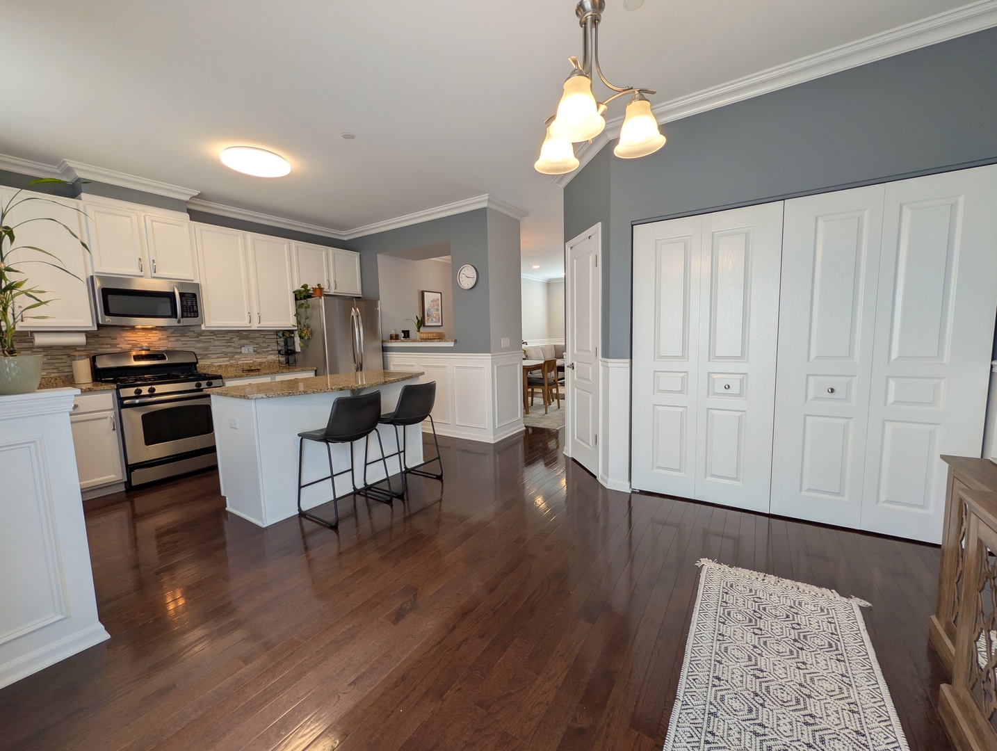 208 Wildflower Street Property Photo 8