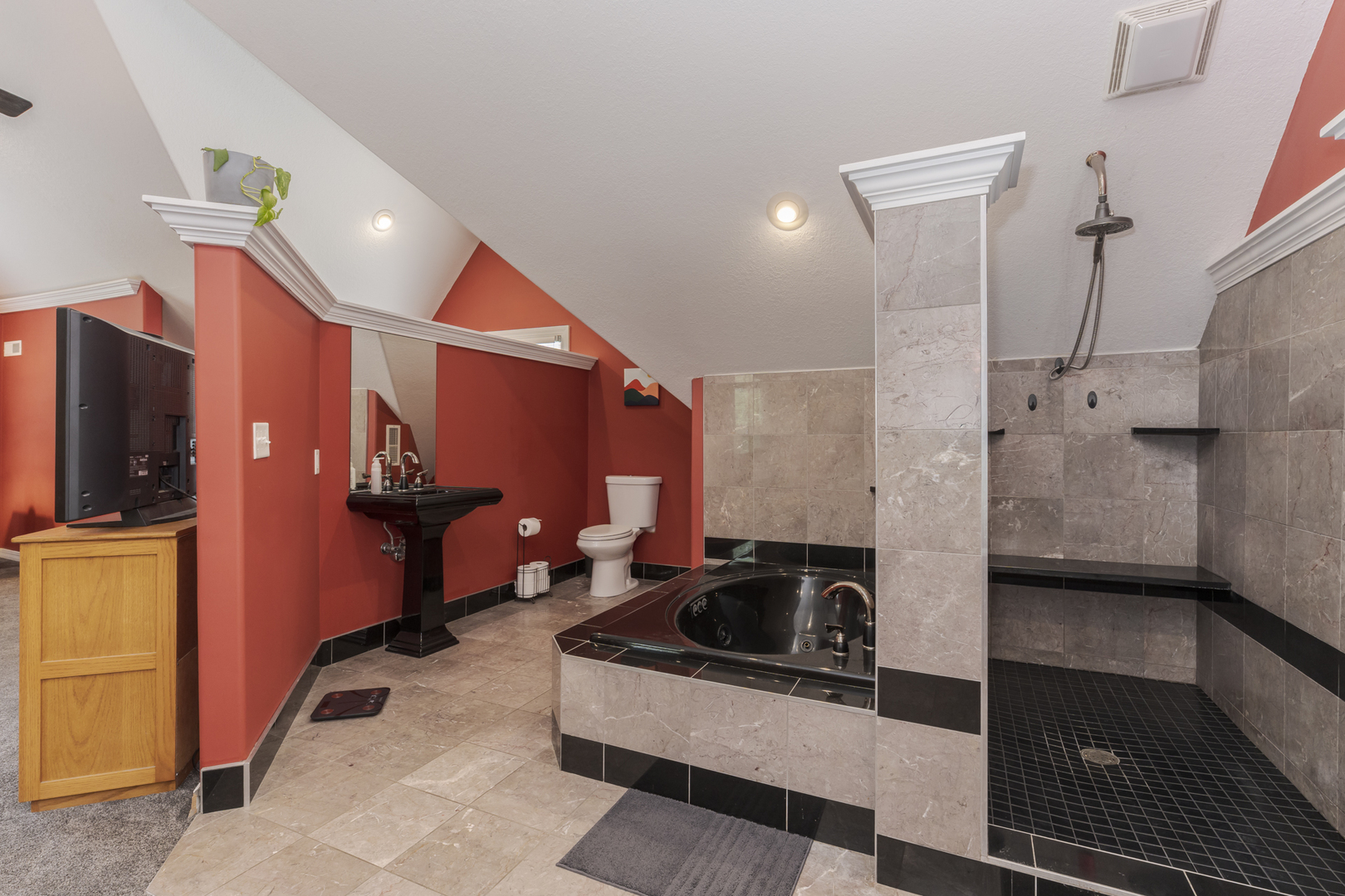 921 N Plum Street Property Photo 29