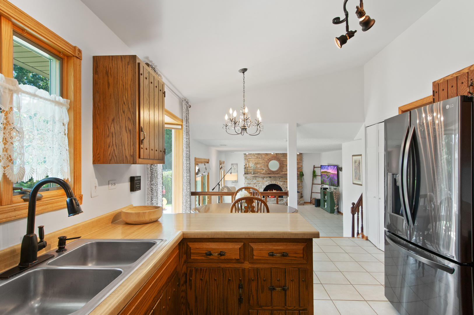 669 Kensington Way Property Photo 10