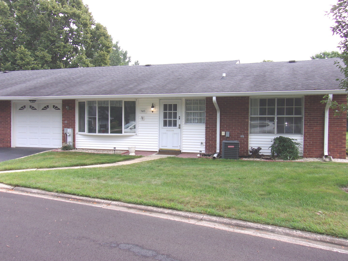 7405 Clarendon Court 073 Property Photo 2