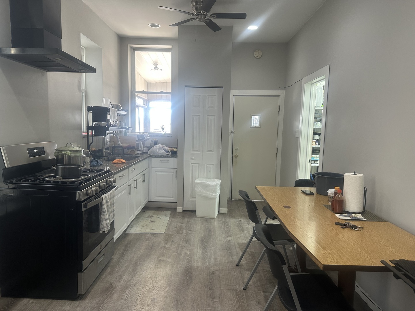 1811 W Grand Avenue Property Photo 6