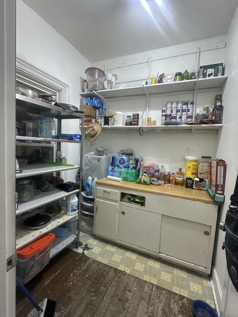 1811 W Grand Avenue Property Photo 12