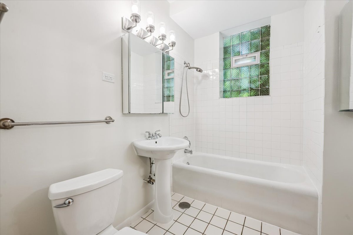 2751 W Logan Boulevard 2 Property Photo 15