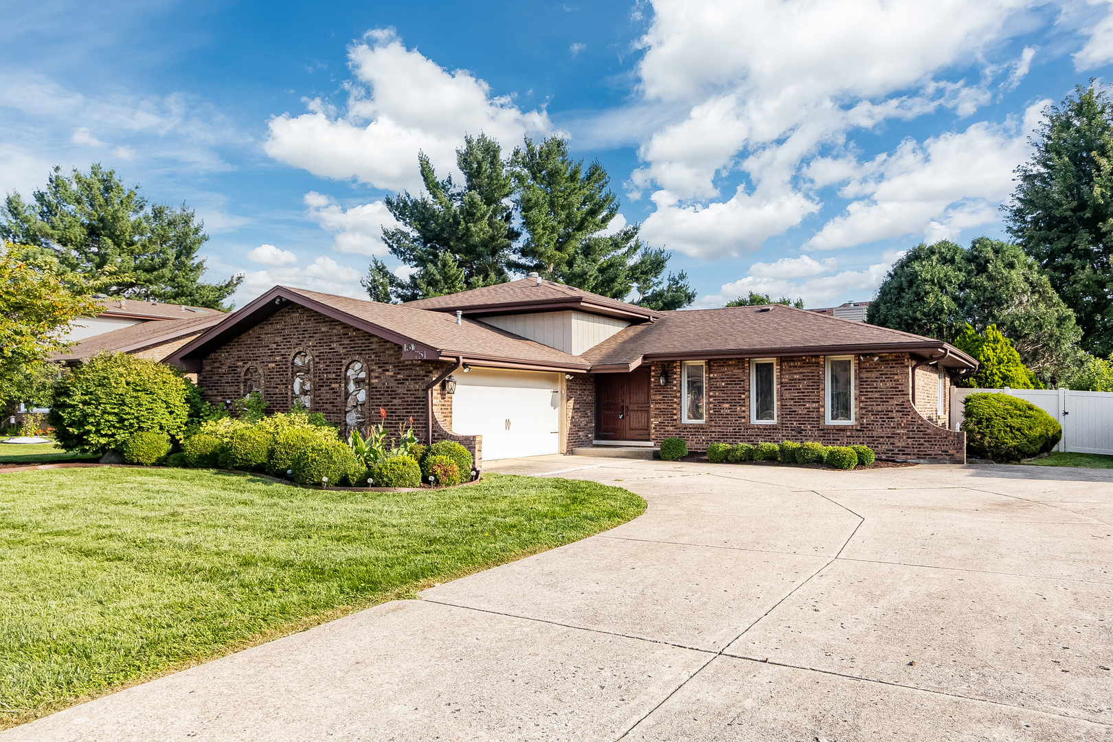 16w751 90th Street Property Photo 1