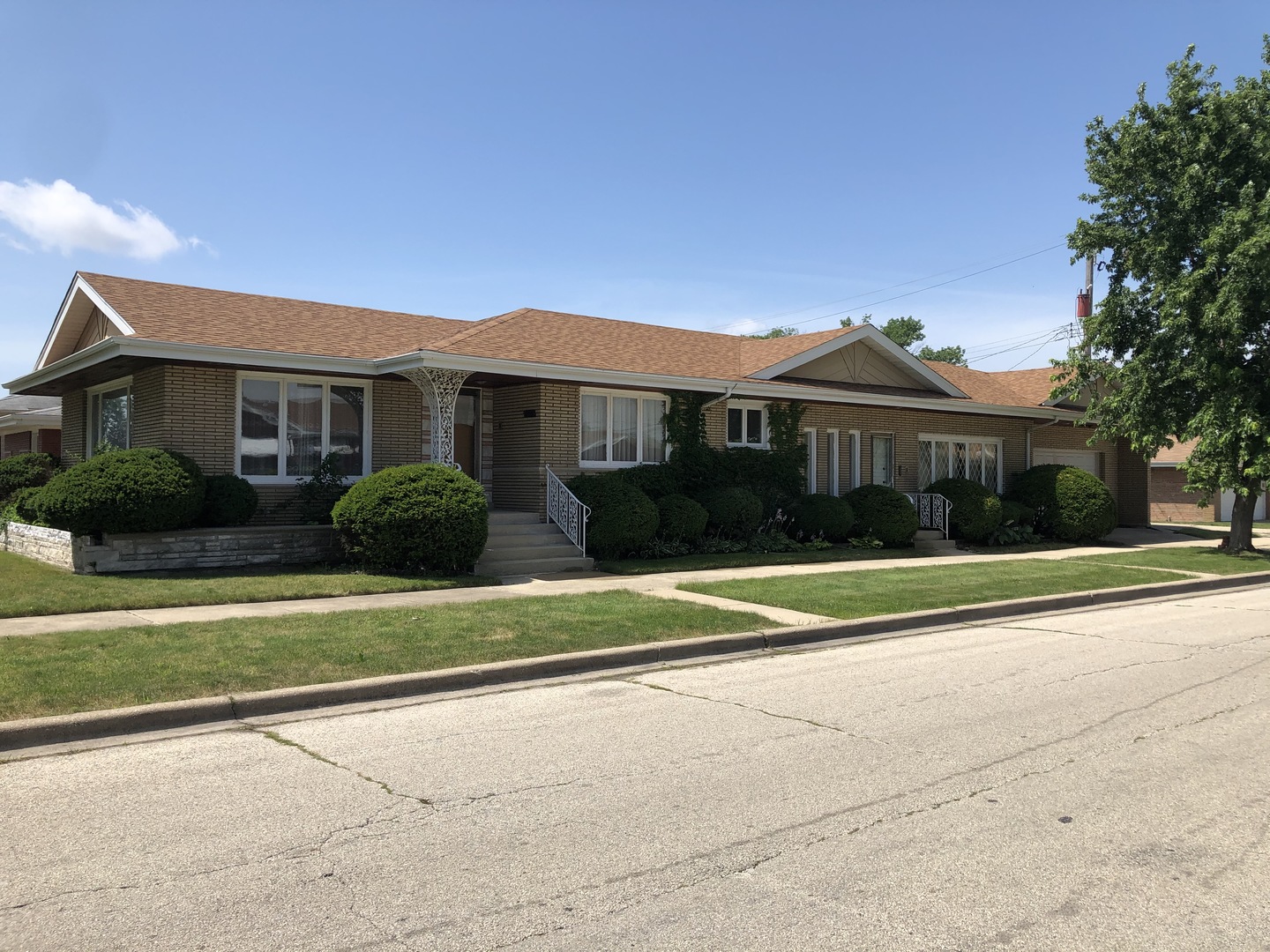 8600 S Kildare Avenue Property Photo 4