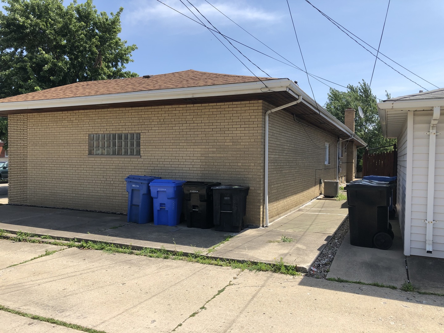 8600 S Kildare Avenue Property Photo 8