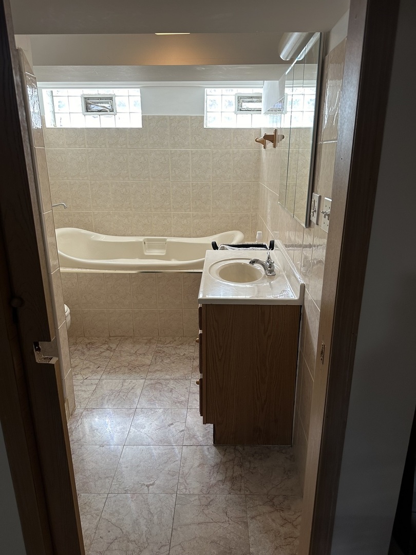 8600 S Kildare Avenue Property Photo 34