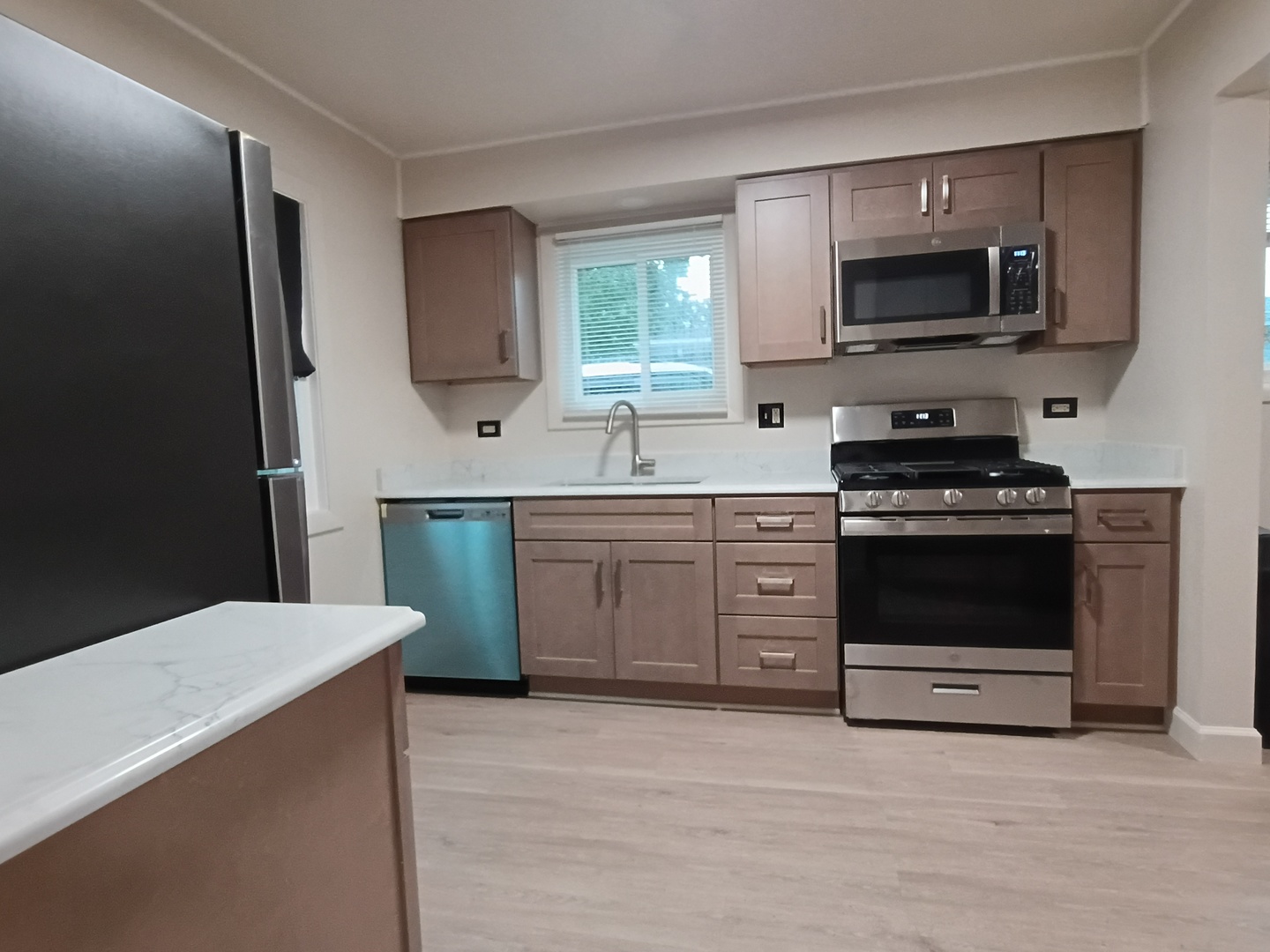 1301 Balmoral Avenue Property Photo 6