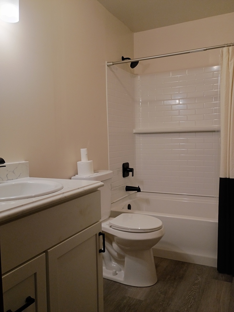 1301 Balmoral Avenue Property Photo 12