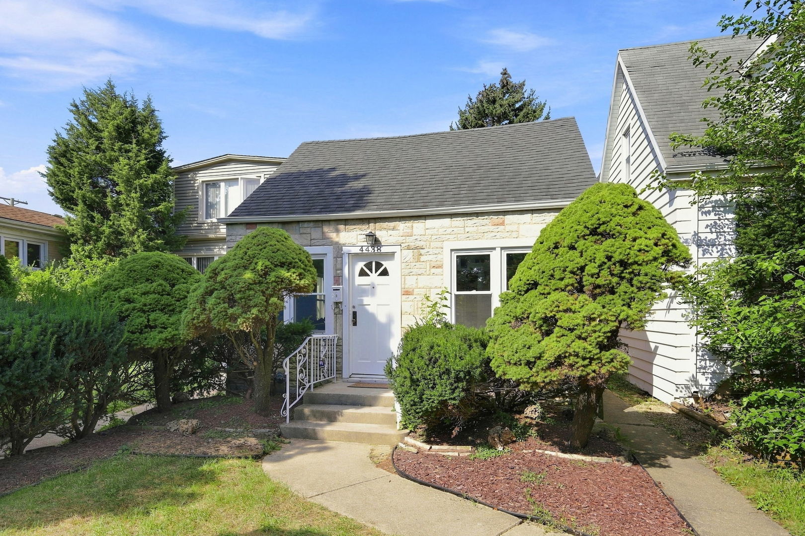 4438 N Narragansett Avenue Property Photo 2