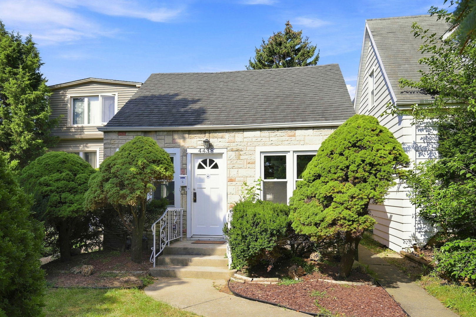 4438 N Narragansett Avenue Property Photo 3