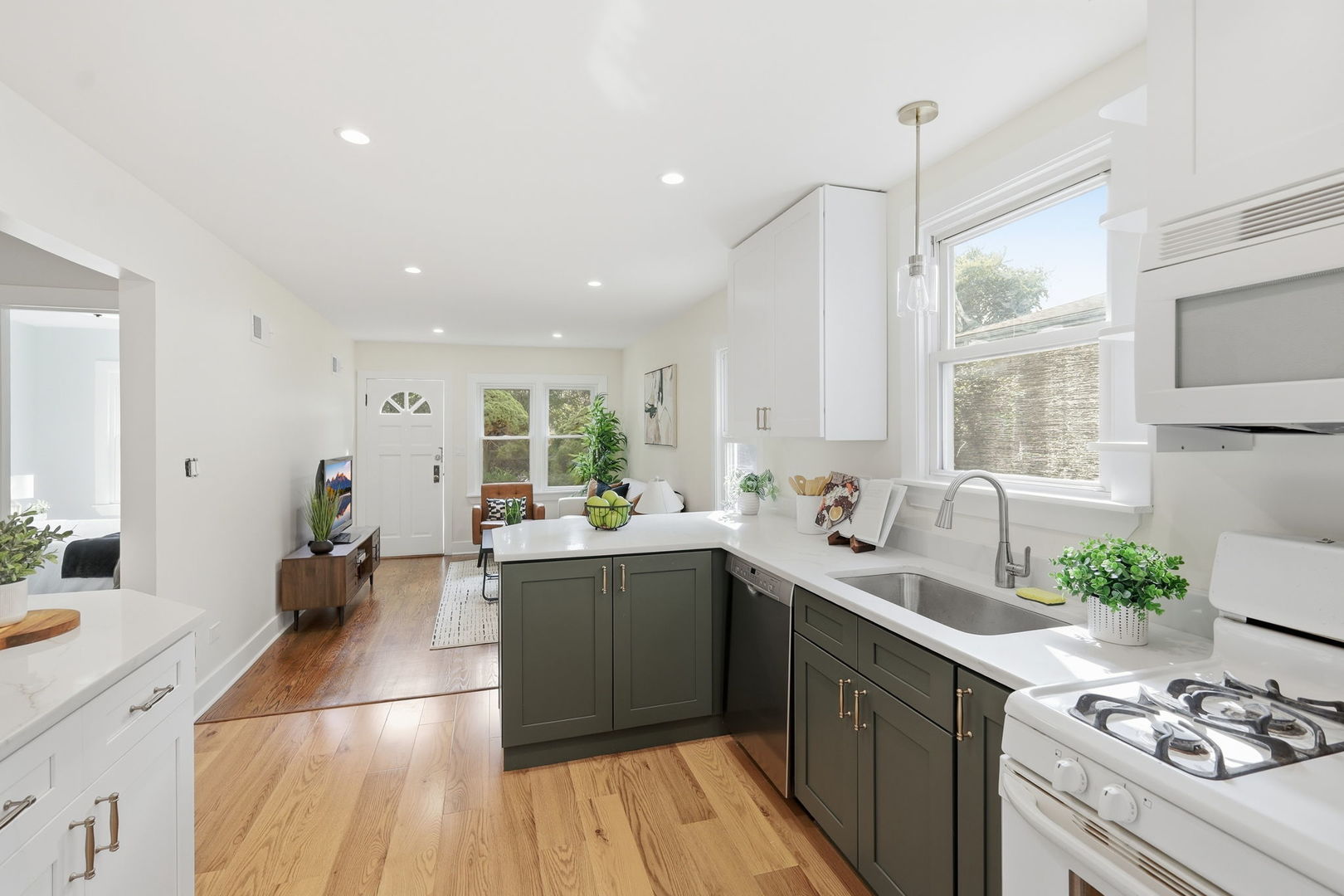 4438 N Narragansett Avenue Property Photo 11