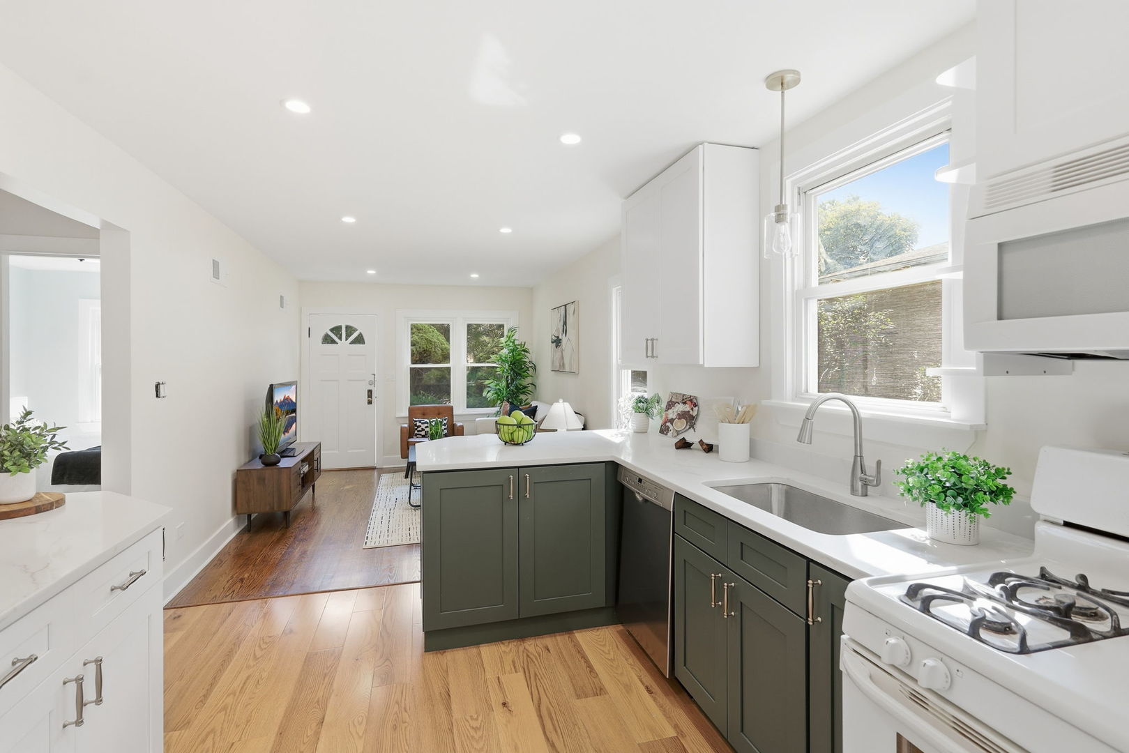 4438 N Narragansett Avenue Property Photo 12