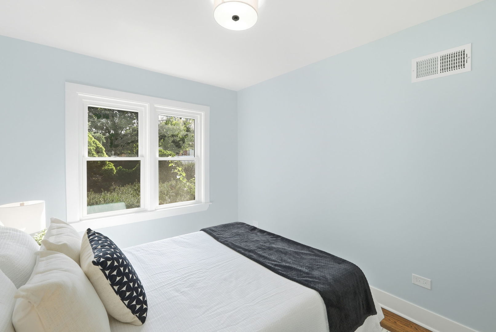4438 N Narragansett Avenue Property Photo 14