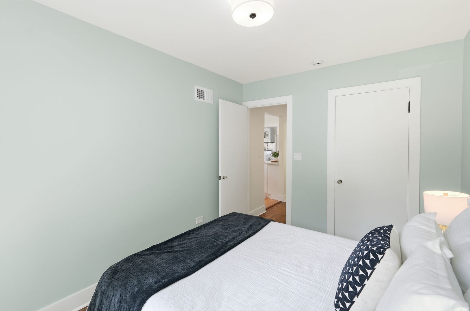 4438 N Narragansett Avenue Property Photo 15