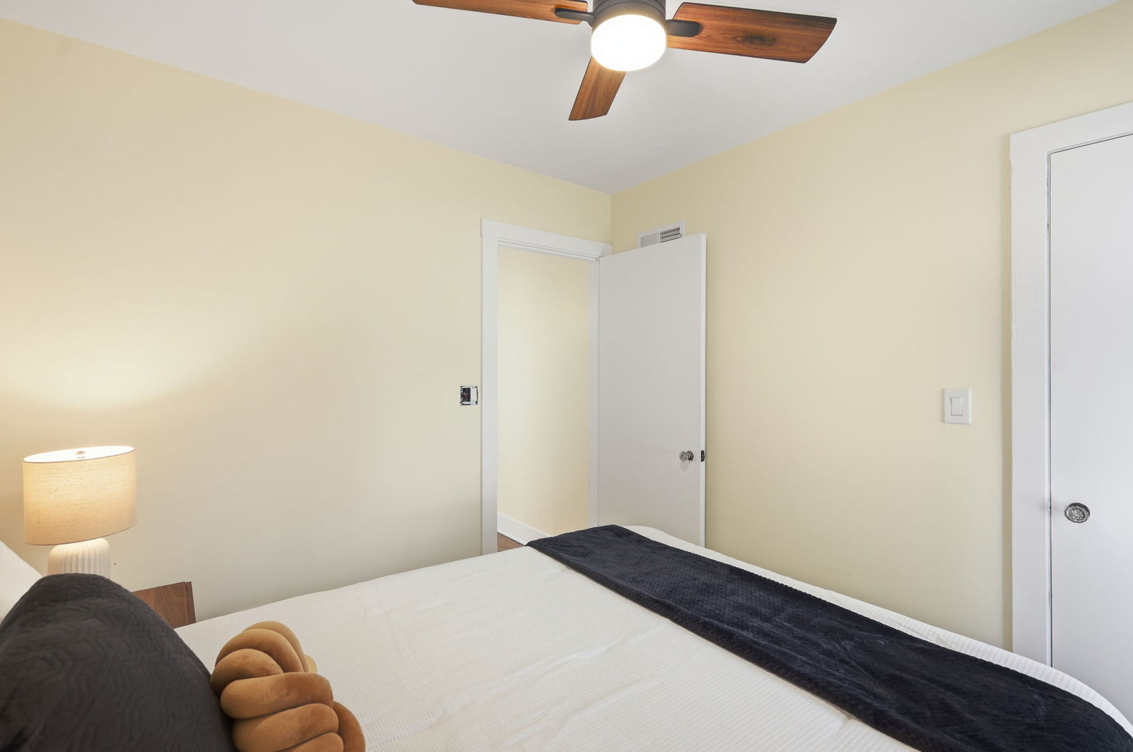 4438 N Narragansett Avenue Property Photo 19