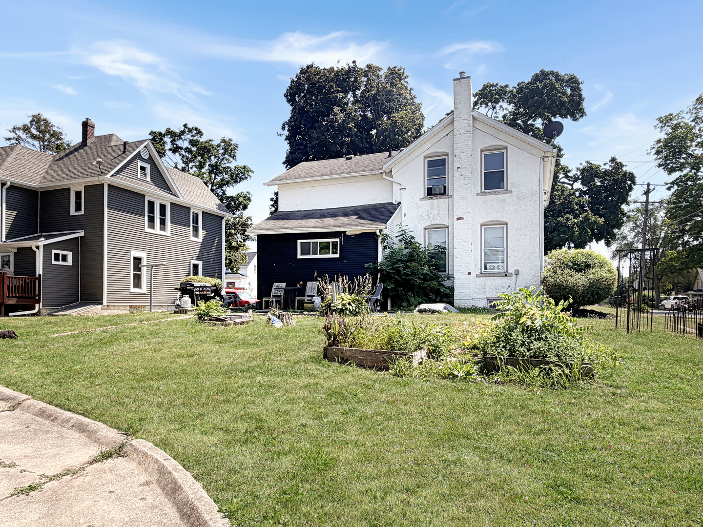 428 W Chestnut Street Property Photo 3