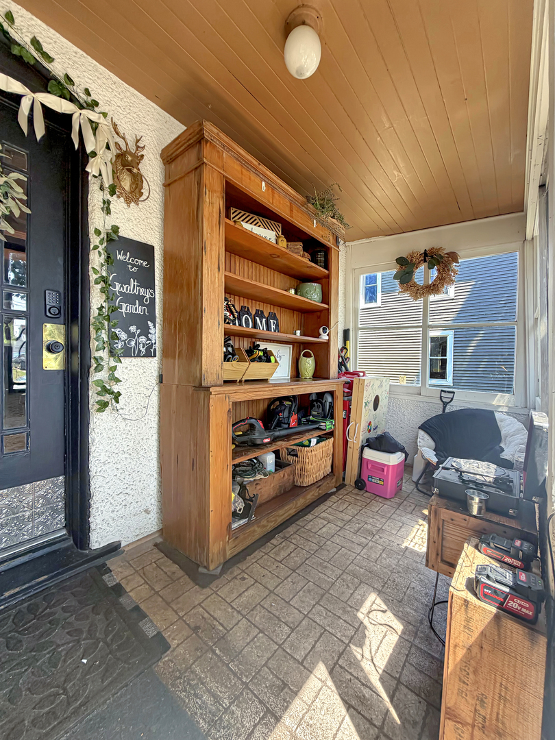 428 W Chestnut Street Property Photo 4