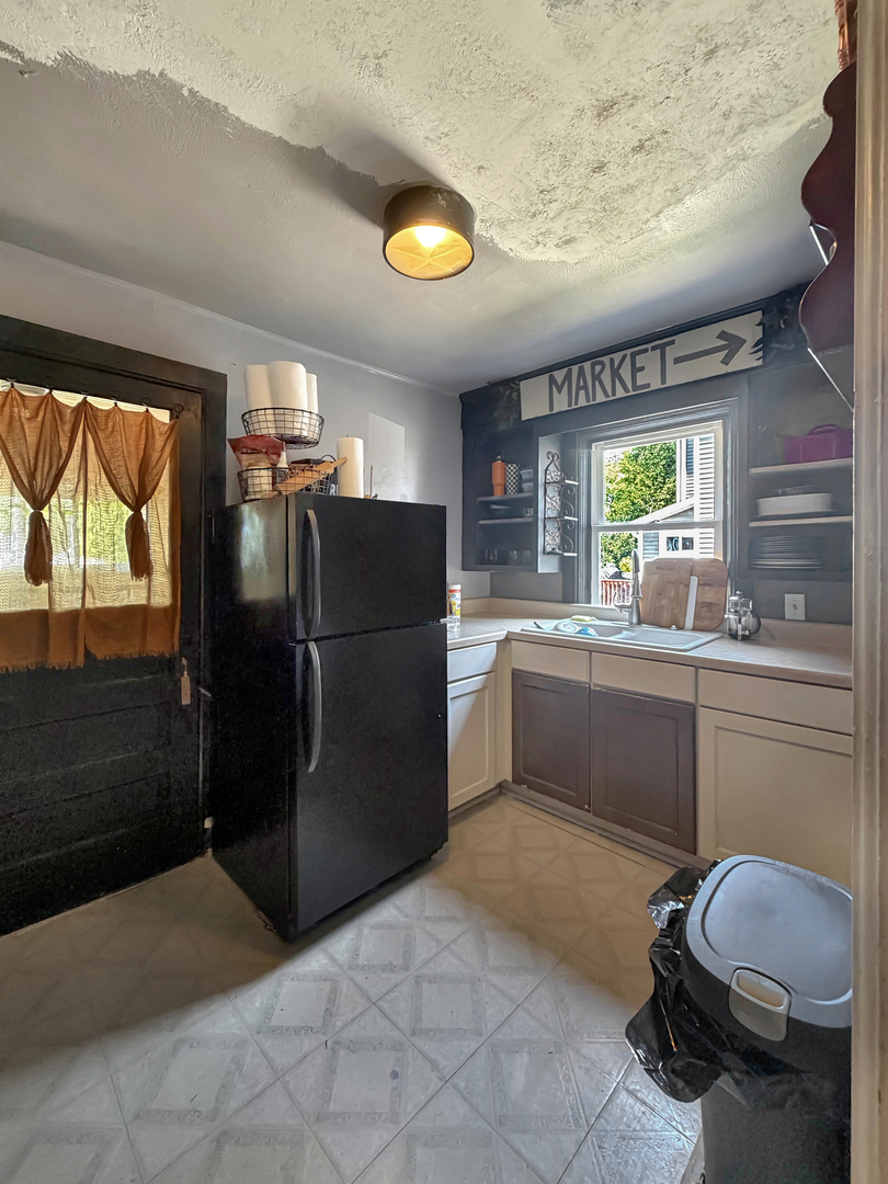 428 W Chestnut Street Property Photo 6