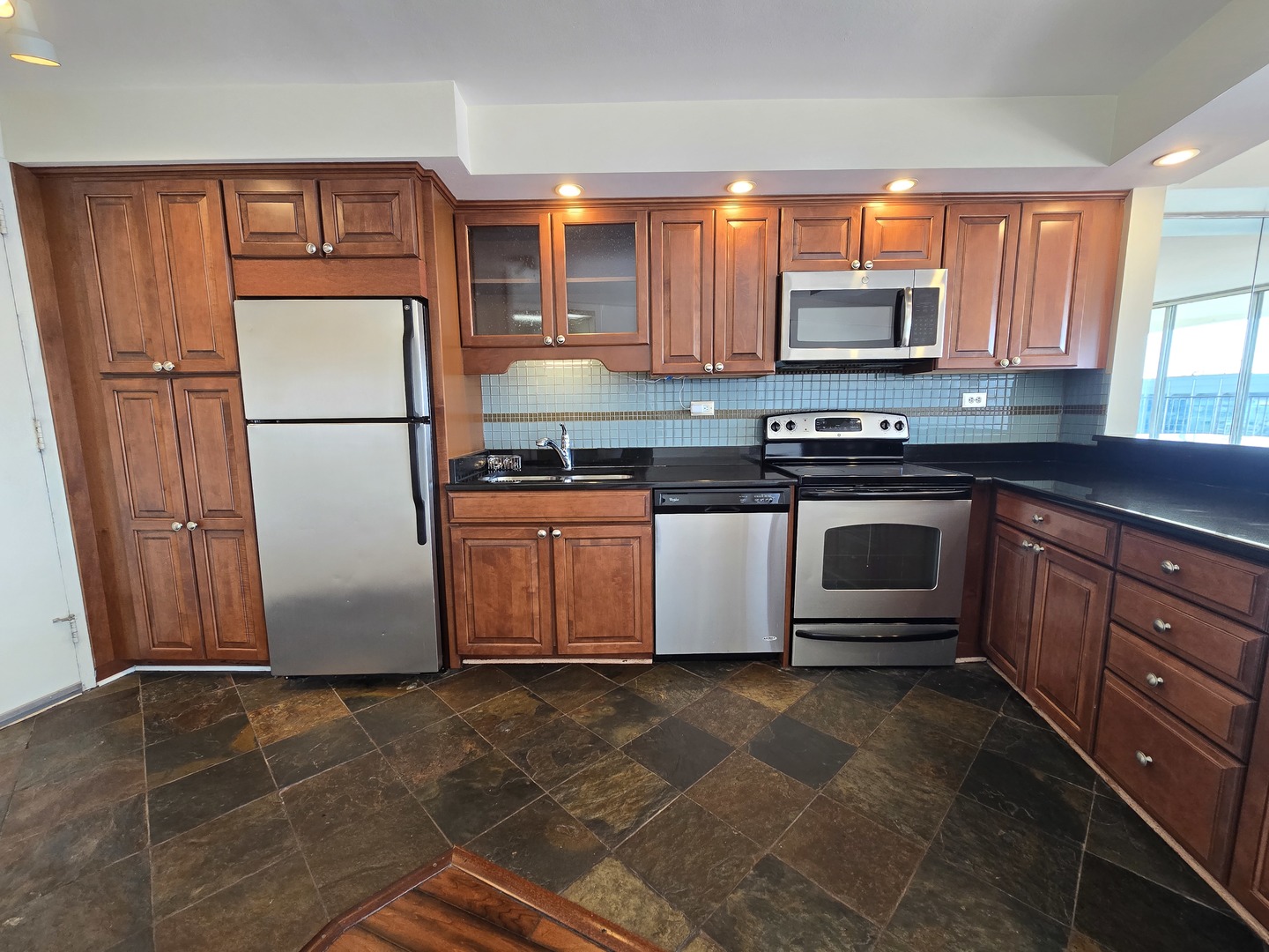 300 N State Street 5501 Property Photo 7